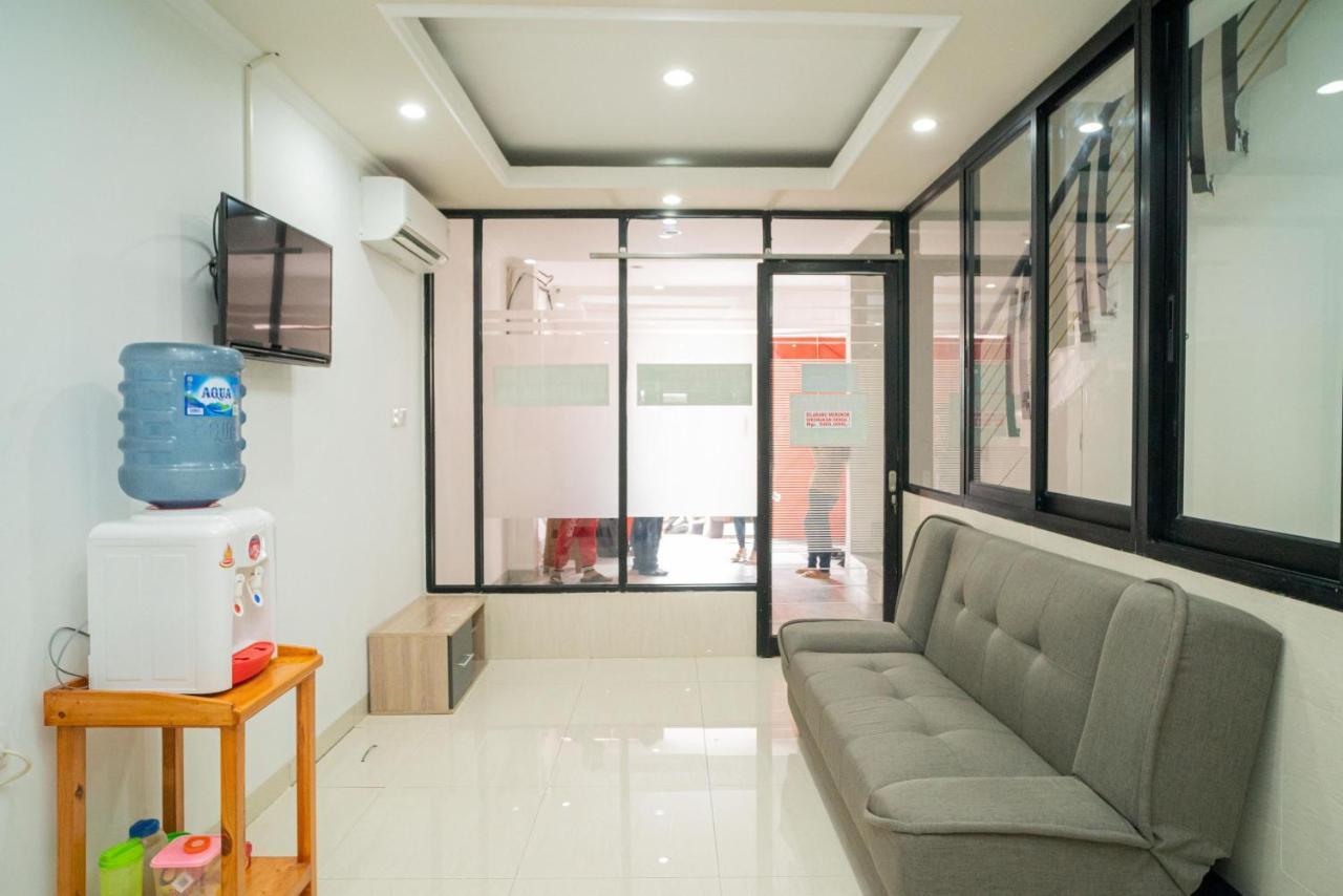 Hotel Reddoorz Near Stasiun Senen 2*