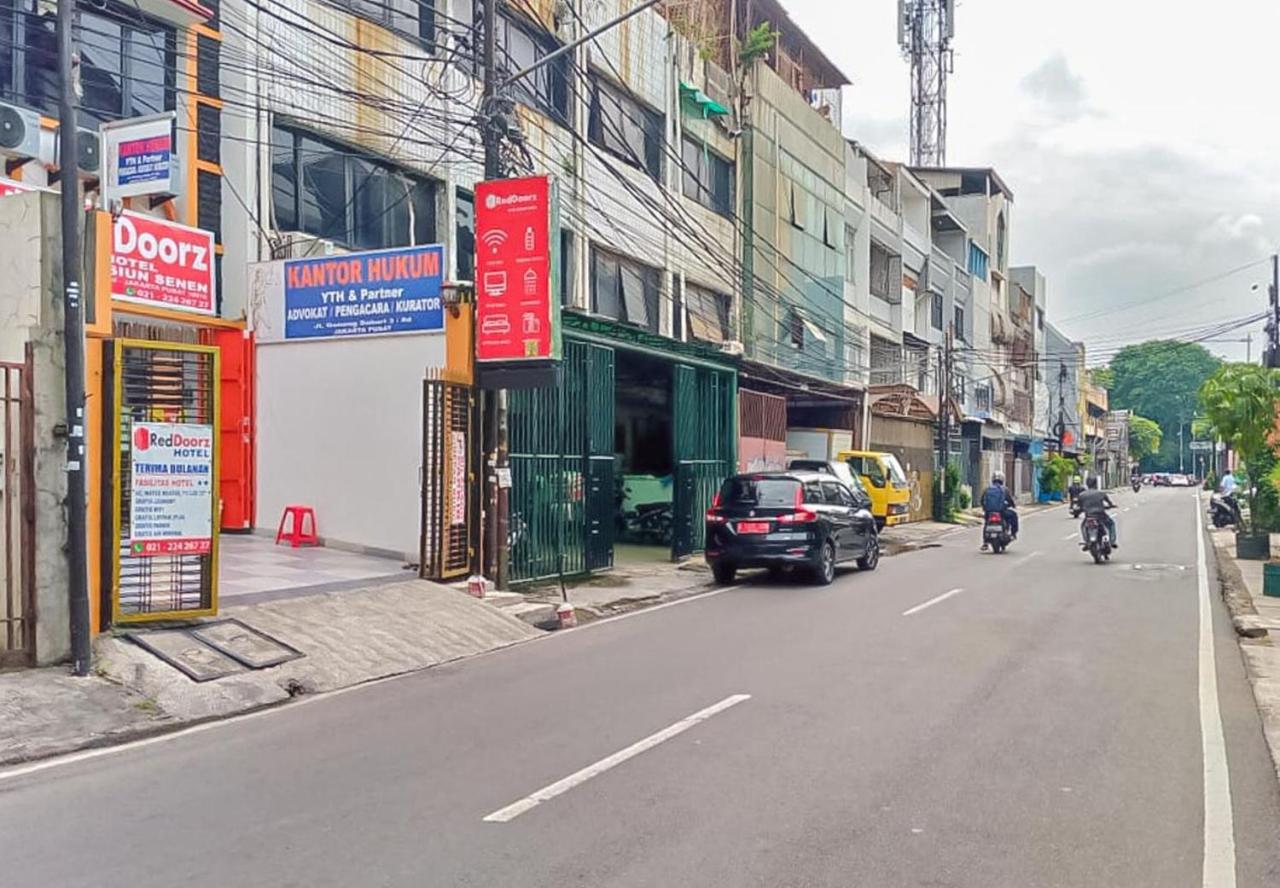 Reddoorz Near Stasiun Senen Hotel Jakarta
