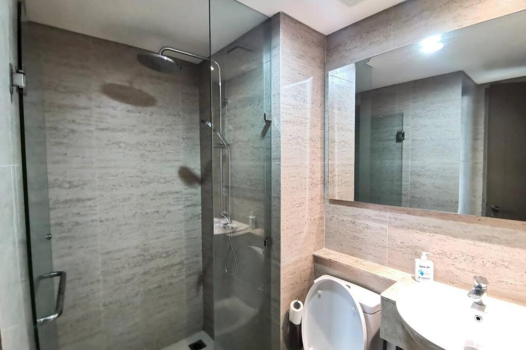 Pik Family 2 Bedroom, 5 Beds & Balcony View *