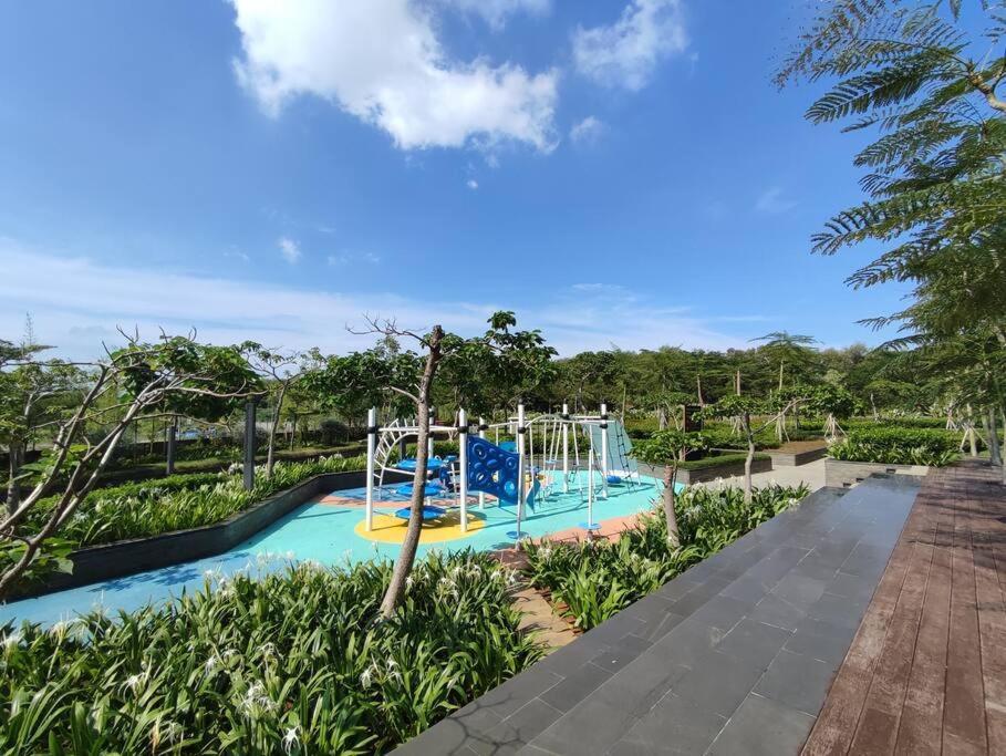 Pik Family 2 Bedroom, 5 Beds & Balcony View