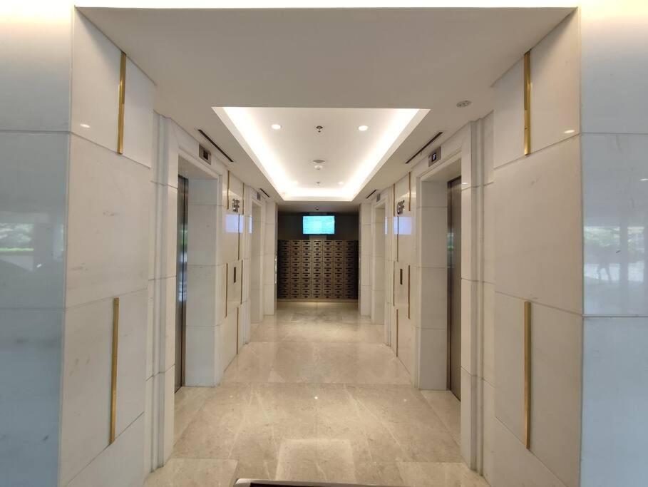 Pik Family 2 Bedroom, 5 Beds & Balcony View Jakarta
