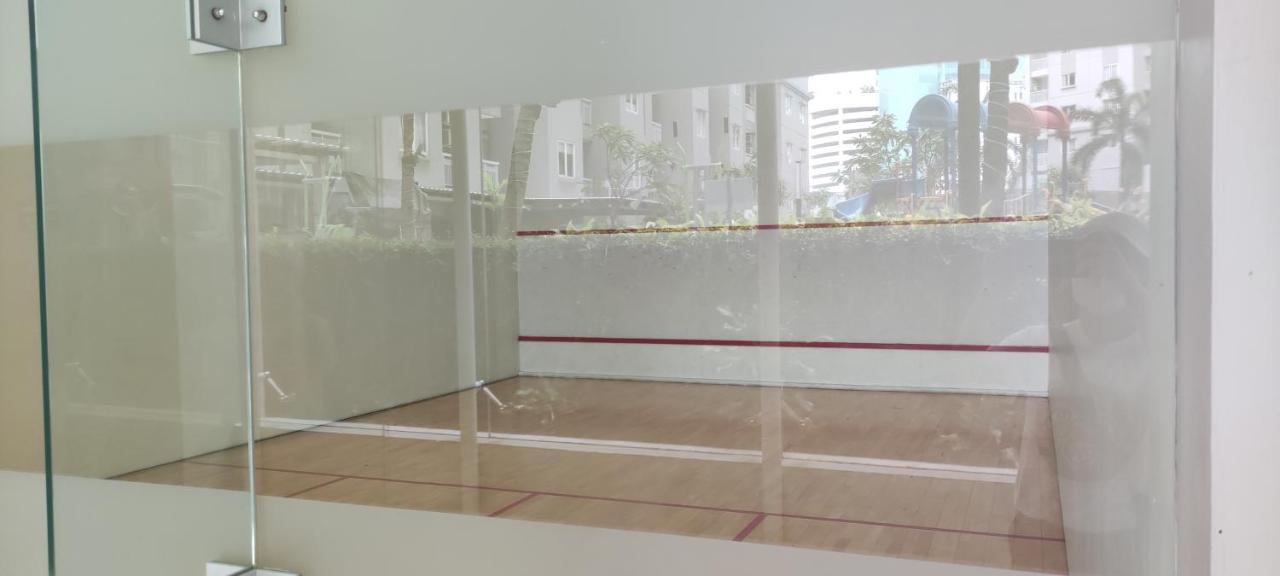 Royal Deluxe & Private - West Apartment Jakarta