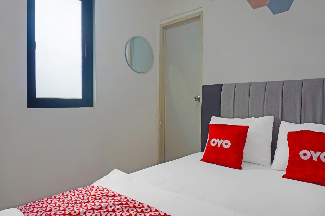 Hotel Oyo 92272 Sahaja Pasar Baru 2*