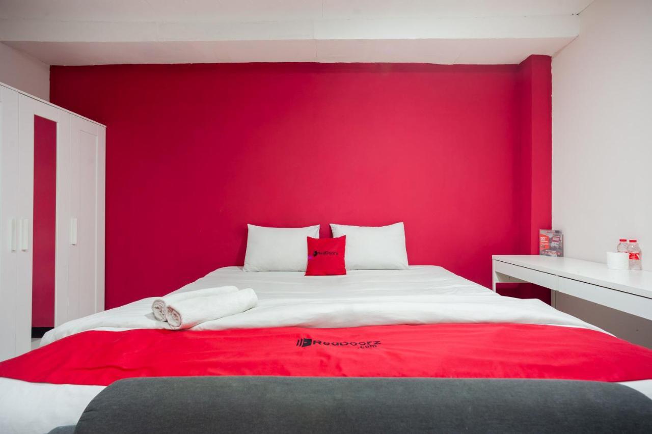 Guest house Reddoorz Near Mall Kelapa Gading Jakarta