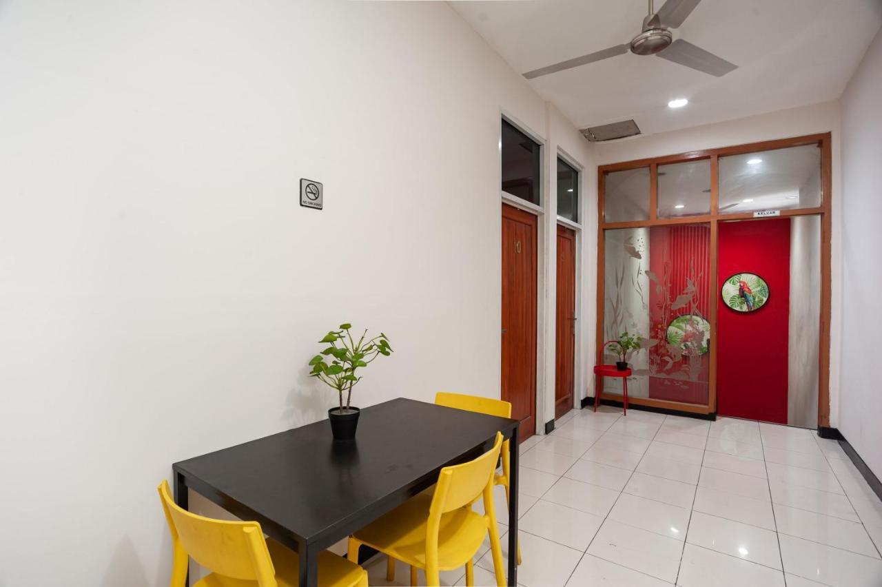 Guest house Reddoorz Near Mall Kelapa Gading