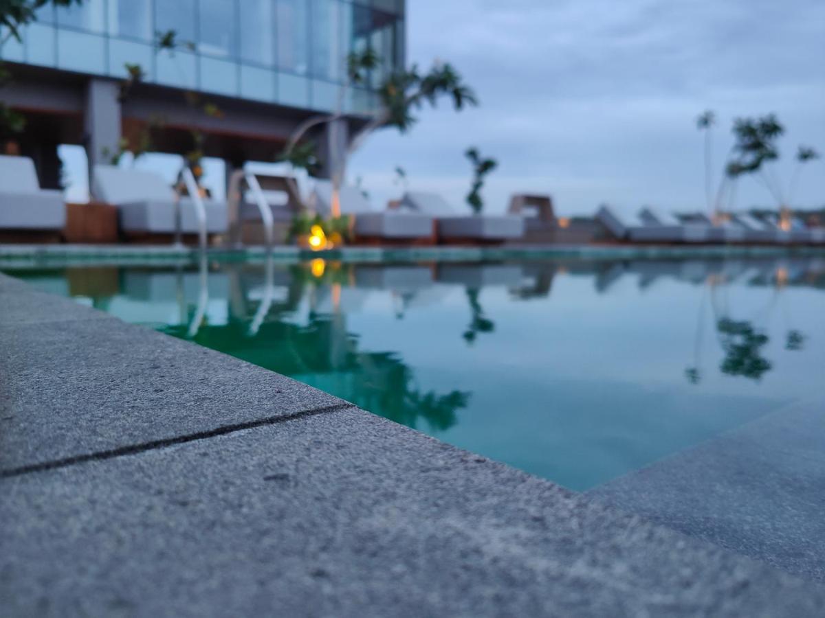 Ra Simatupang Khách sạn hẻo lánh
