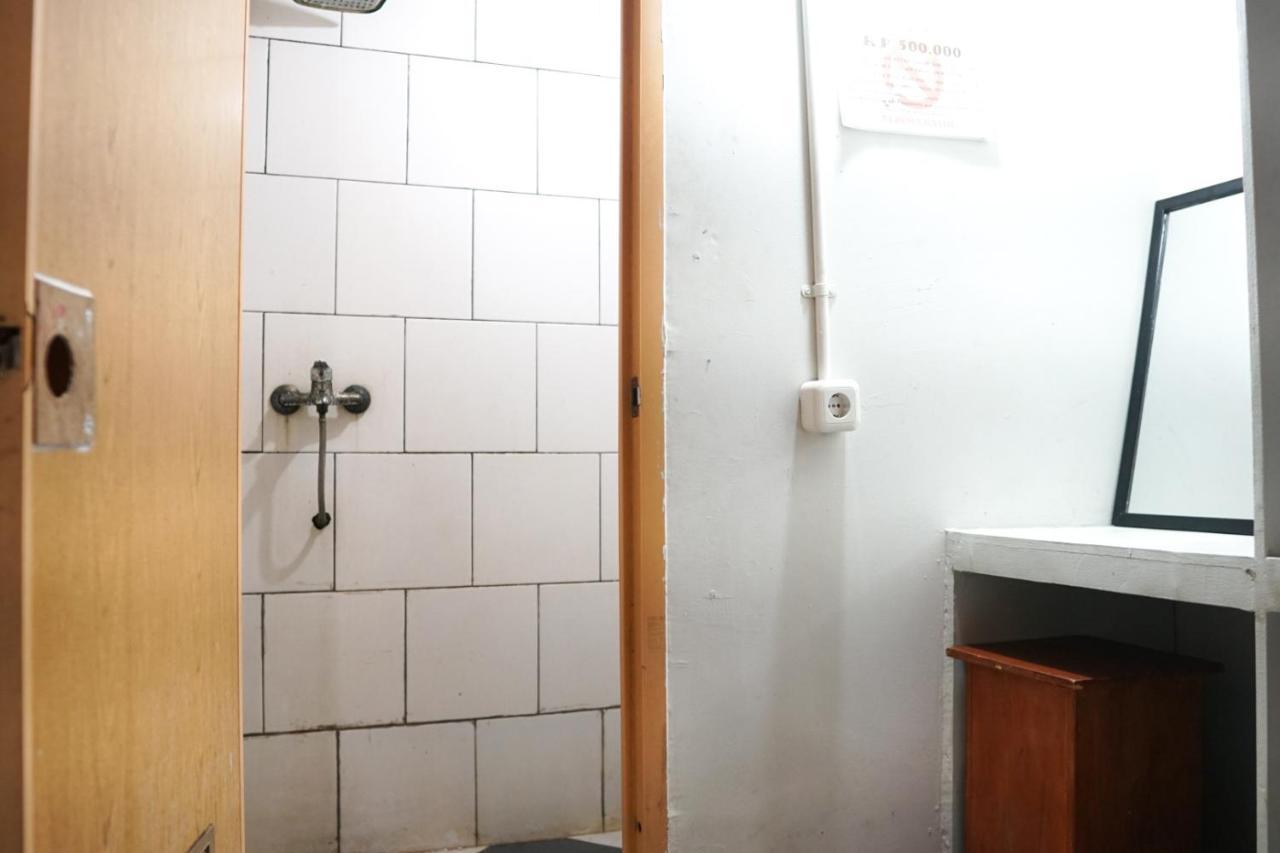 Cosmo Tanjung Duren Mitra Reddoorz 2*