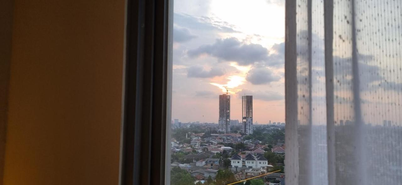 Apartment Pejaten Park 1br Latte W/ Netflix