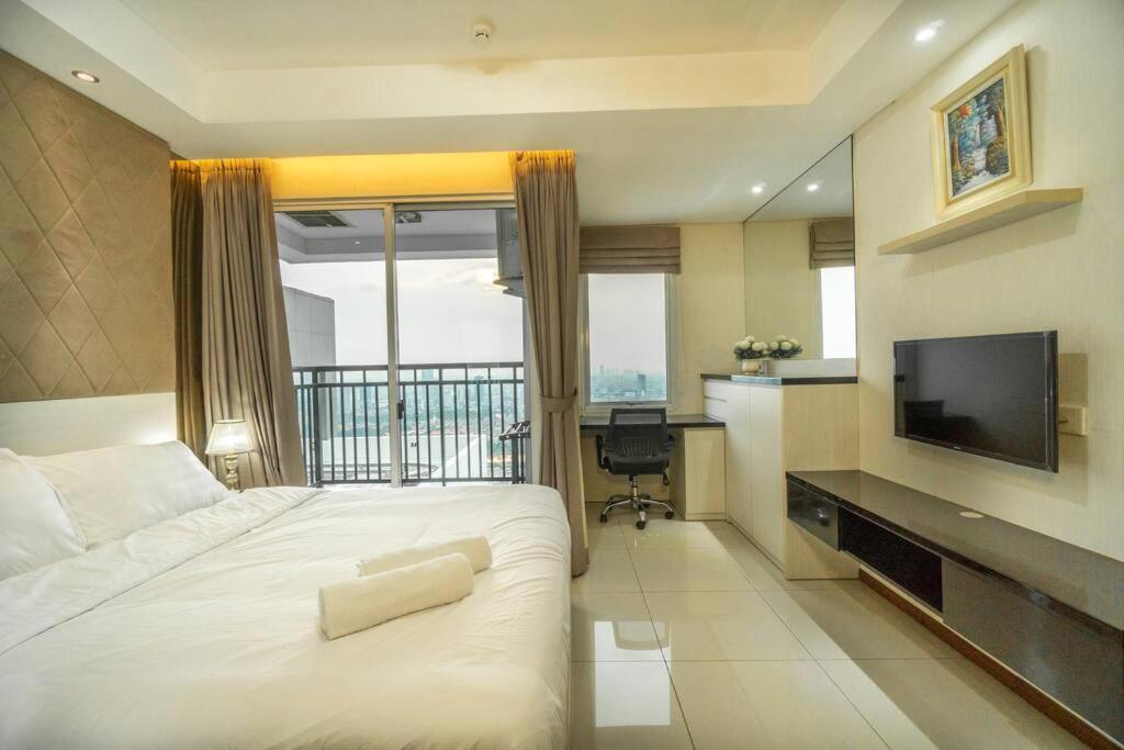 Modern & Comfy In Jakarta, Scbd Apartment *