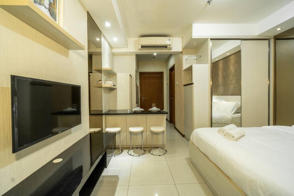 Modern & Comfy In Jakarta, Scbd Apartment *