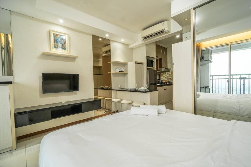 Modern & Comfy In Jakarta, Scbd Apartment
