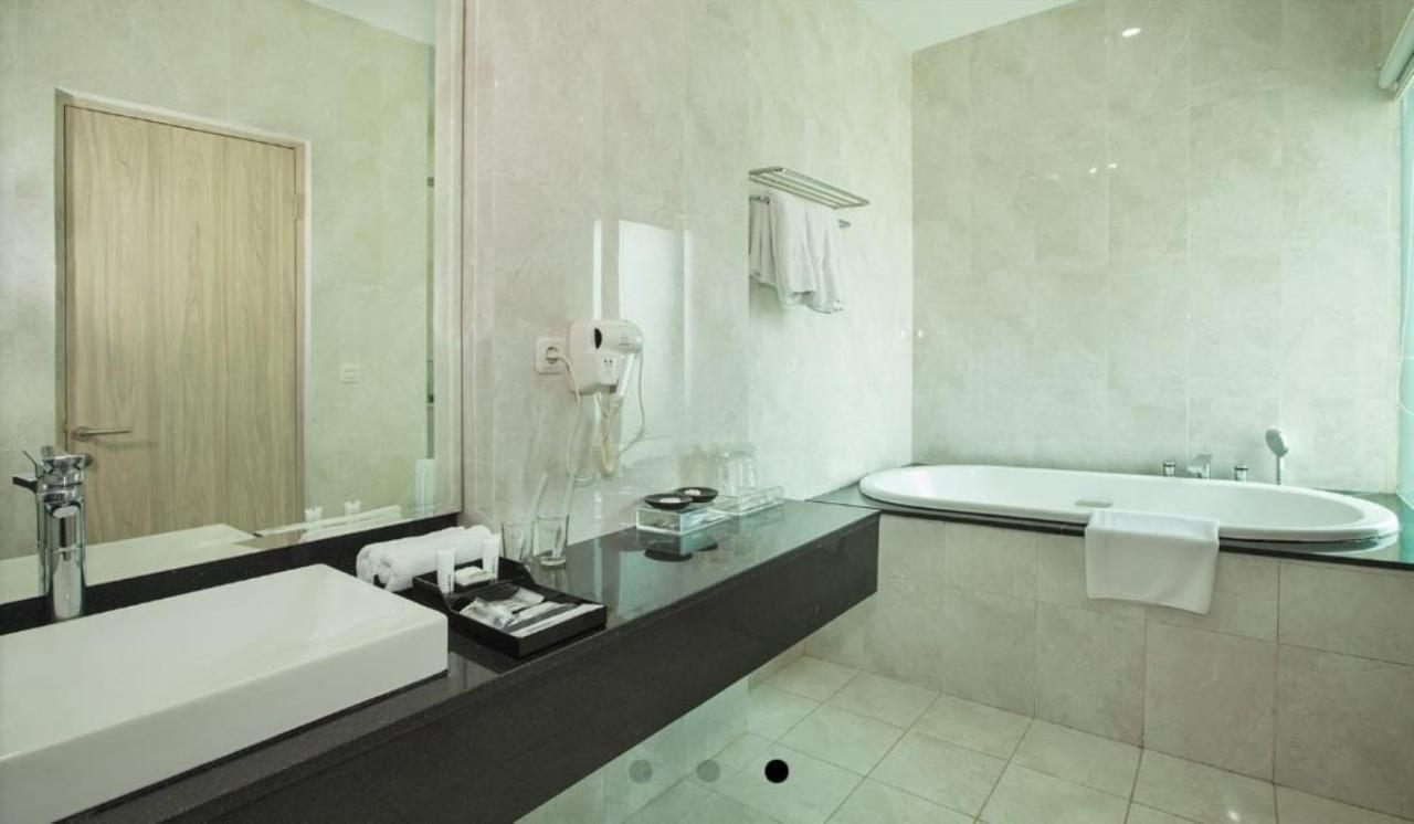 Sparks Life Jakarta, Artotel Curated