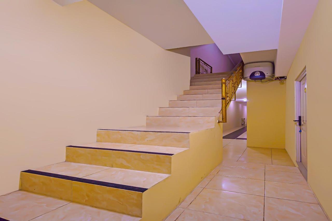 Hotel Oyo 92687 Alnindo Makaliwe 2*