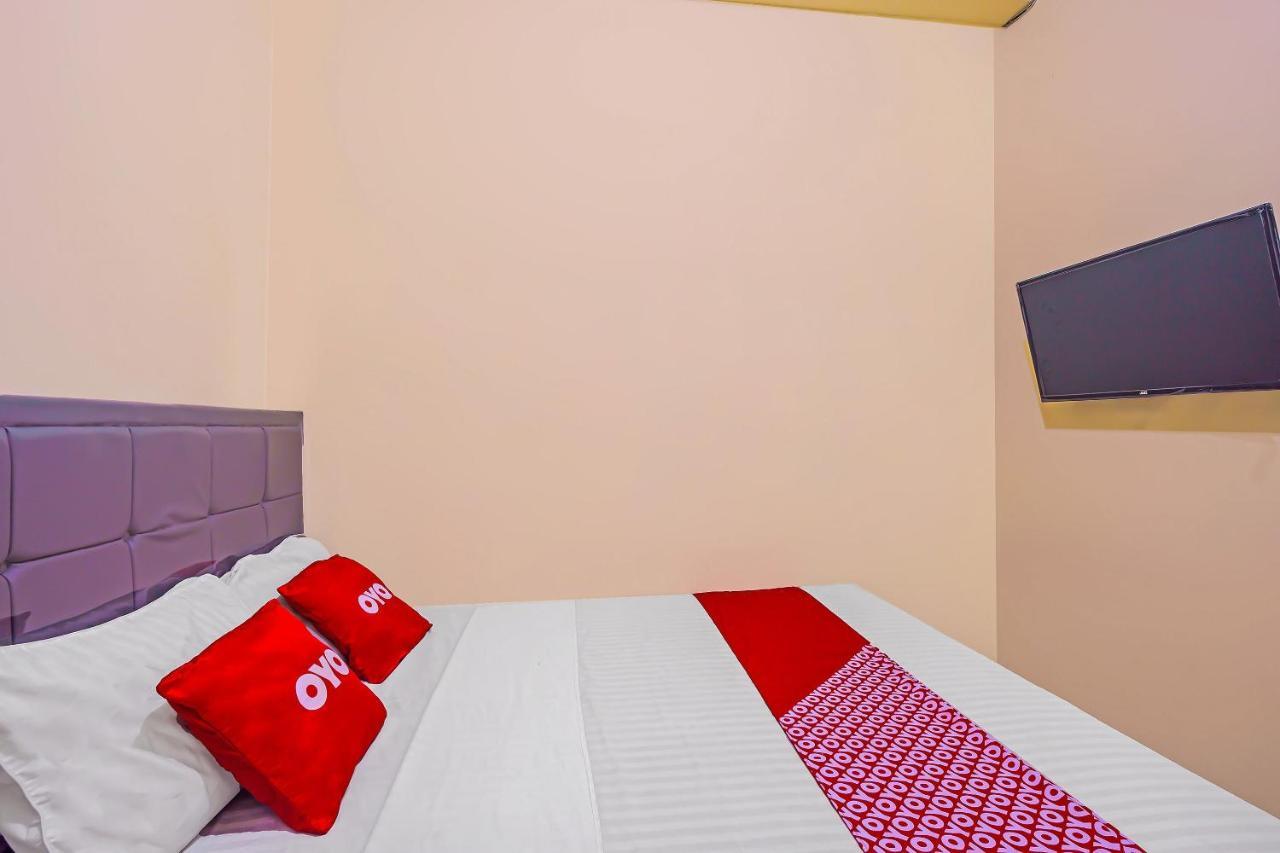 Oyo 92687 Alnindo Makaliwe Hotel Jakarta