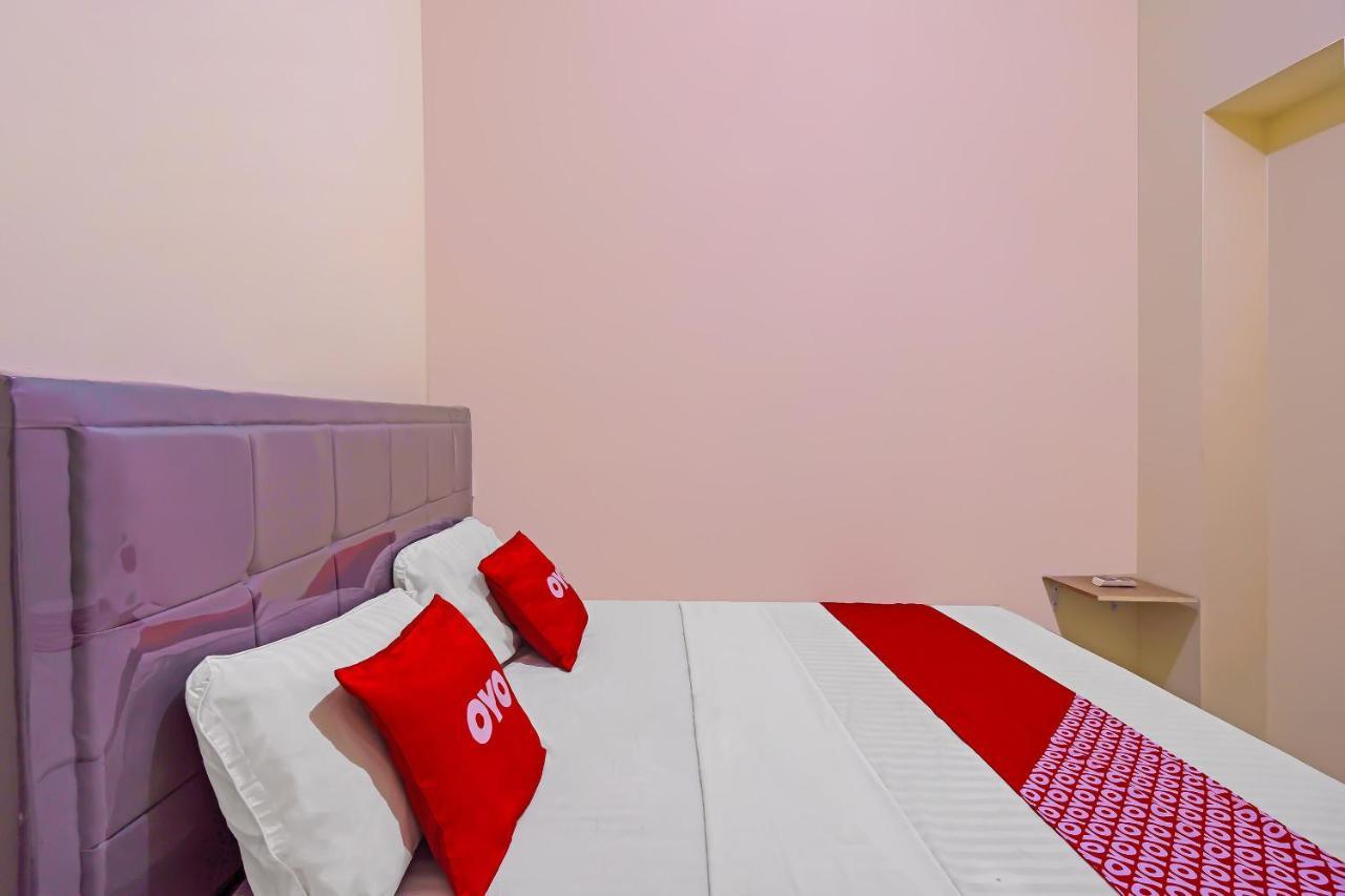 Oyo 92687 Alnindo Makaliwe 2* Jakarta