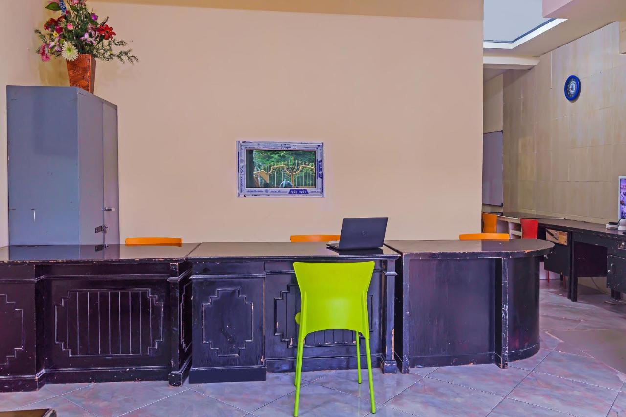 Oyo 92687 Alnindo Makaliwe Hotel