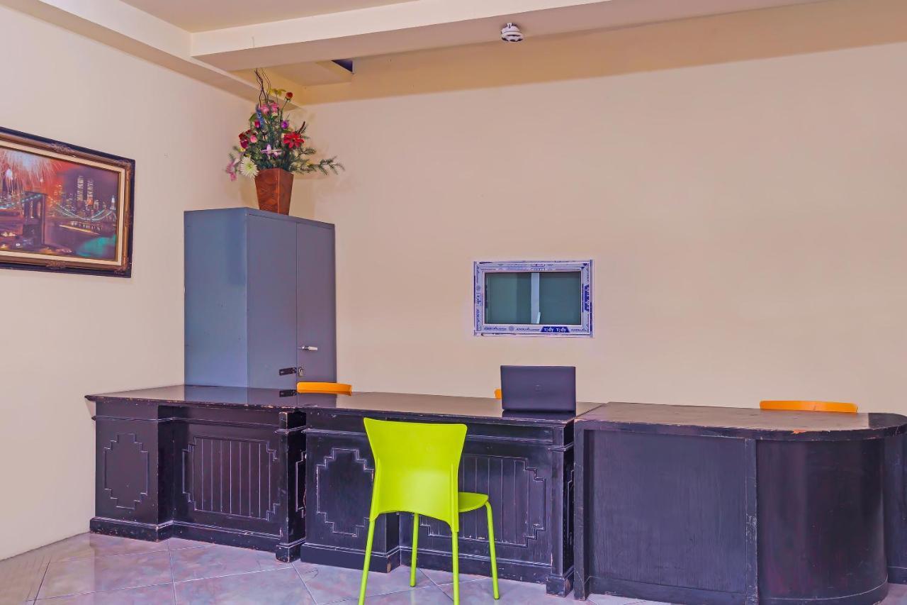 Oyo 92687 Alnindo Makaliwe Hotel Jakarta