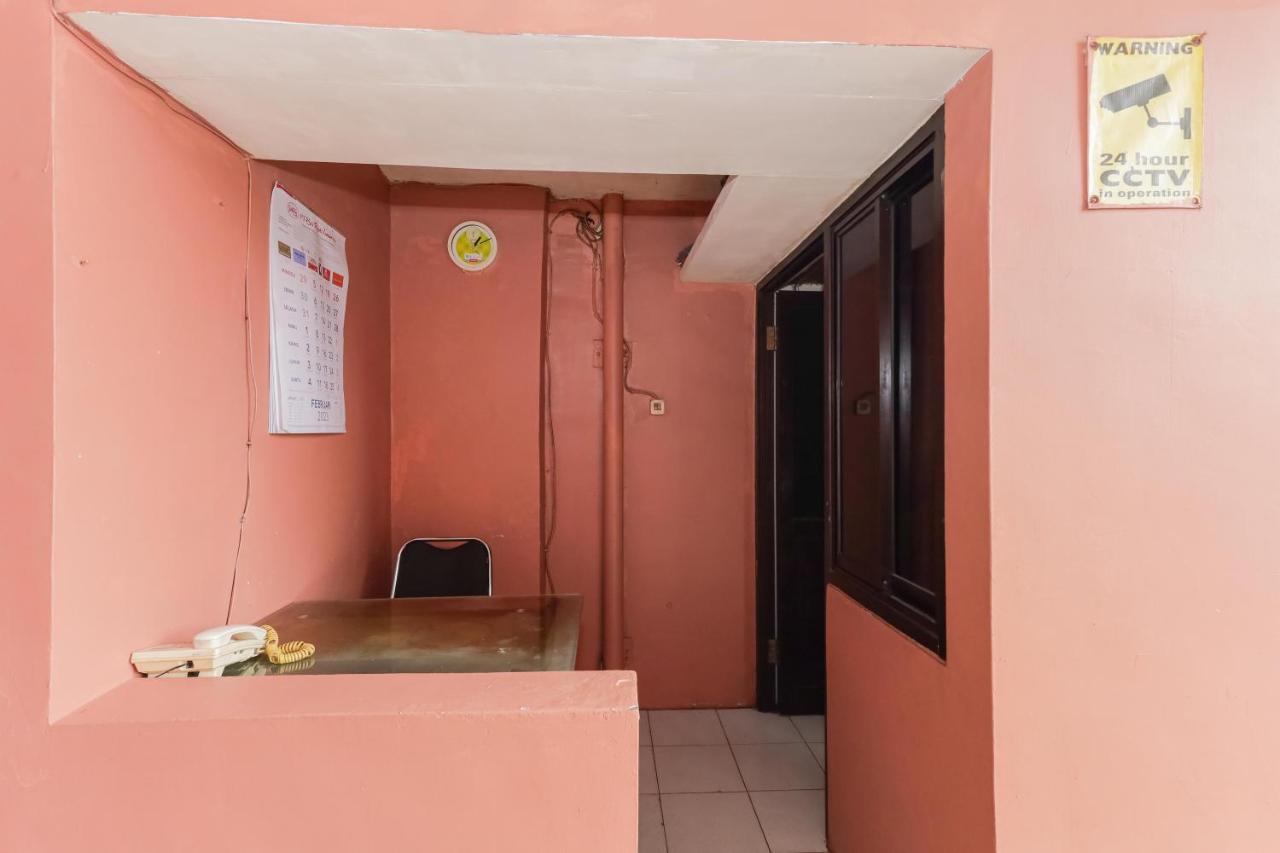 Hotel Reddoorz Syariah Near Stasiun Karet 2*