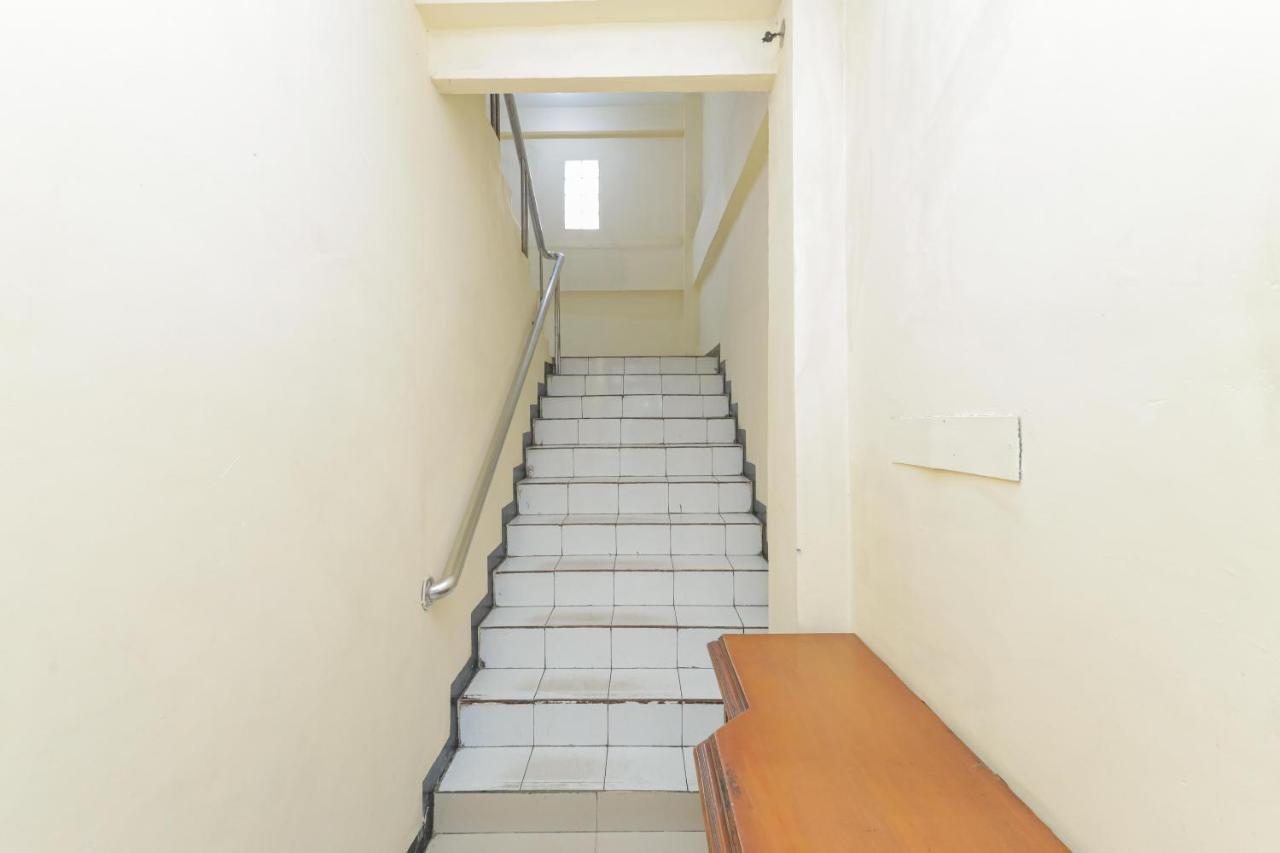 Reddoorz Syariah Near Stasiun Karet 2*