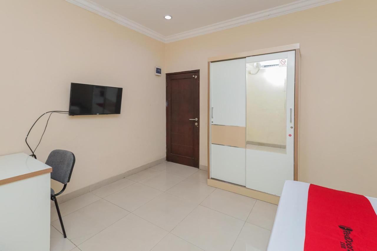 Reddoorz Syariah Near Stasiun Karet Jakarta