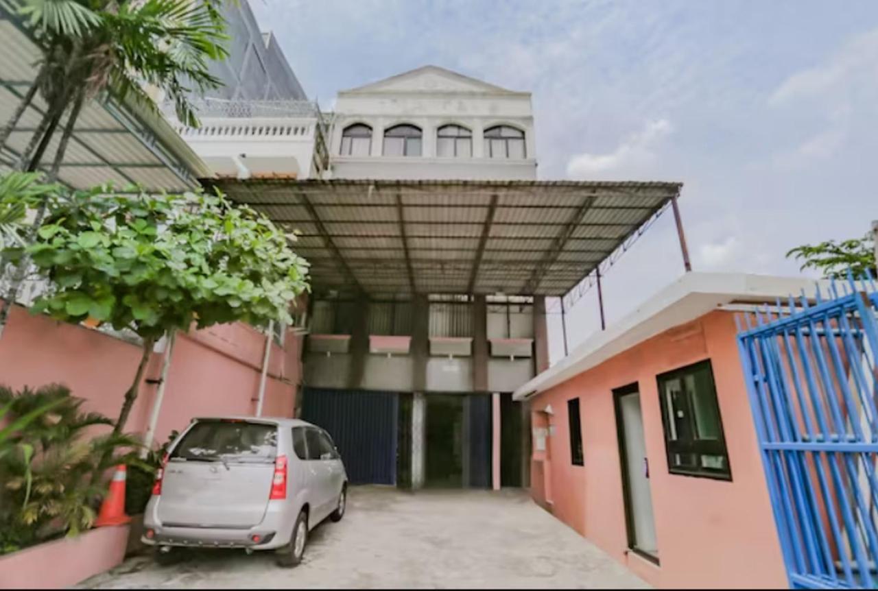 Reddoorz Syariah Near Stasiun Karet Jakarta