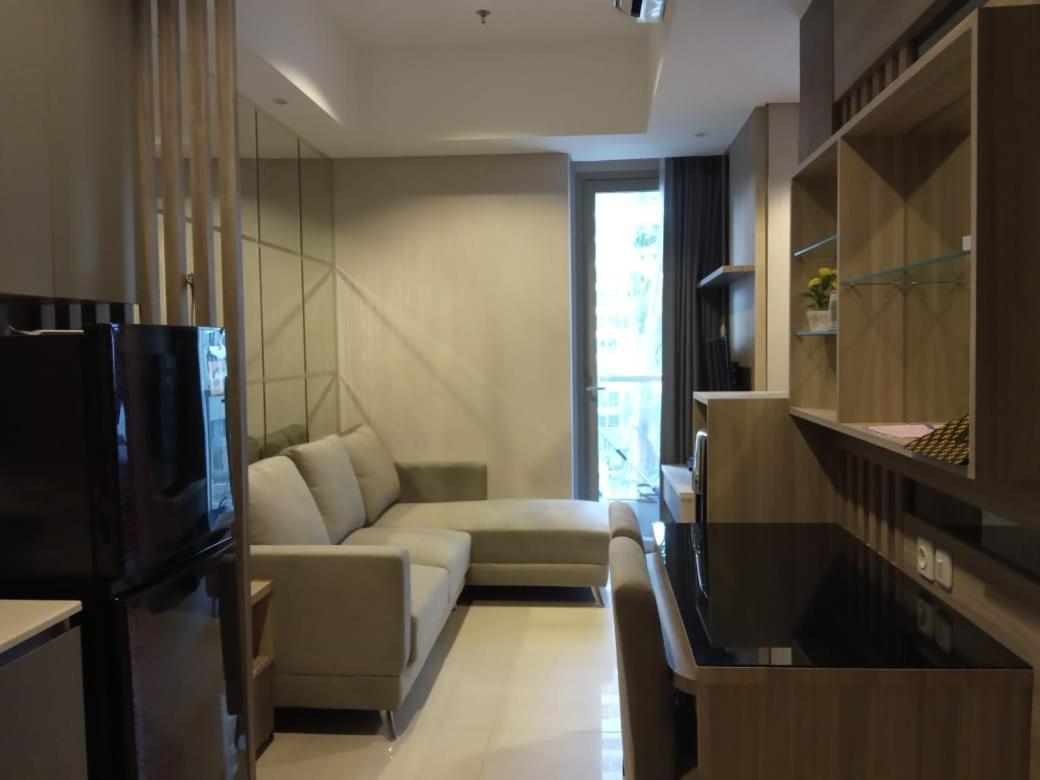 Gin * Jakarta