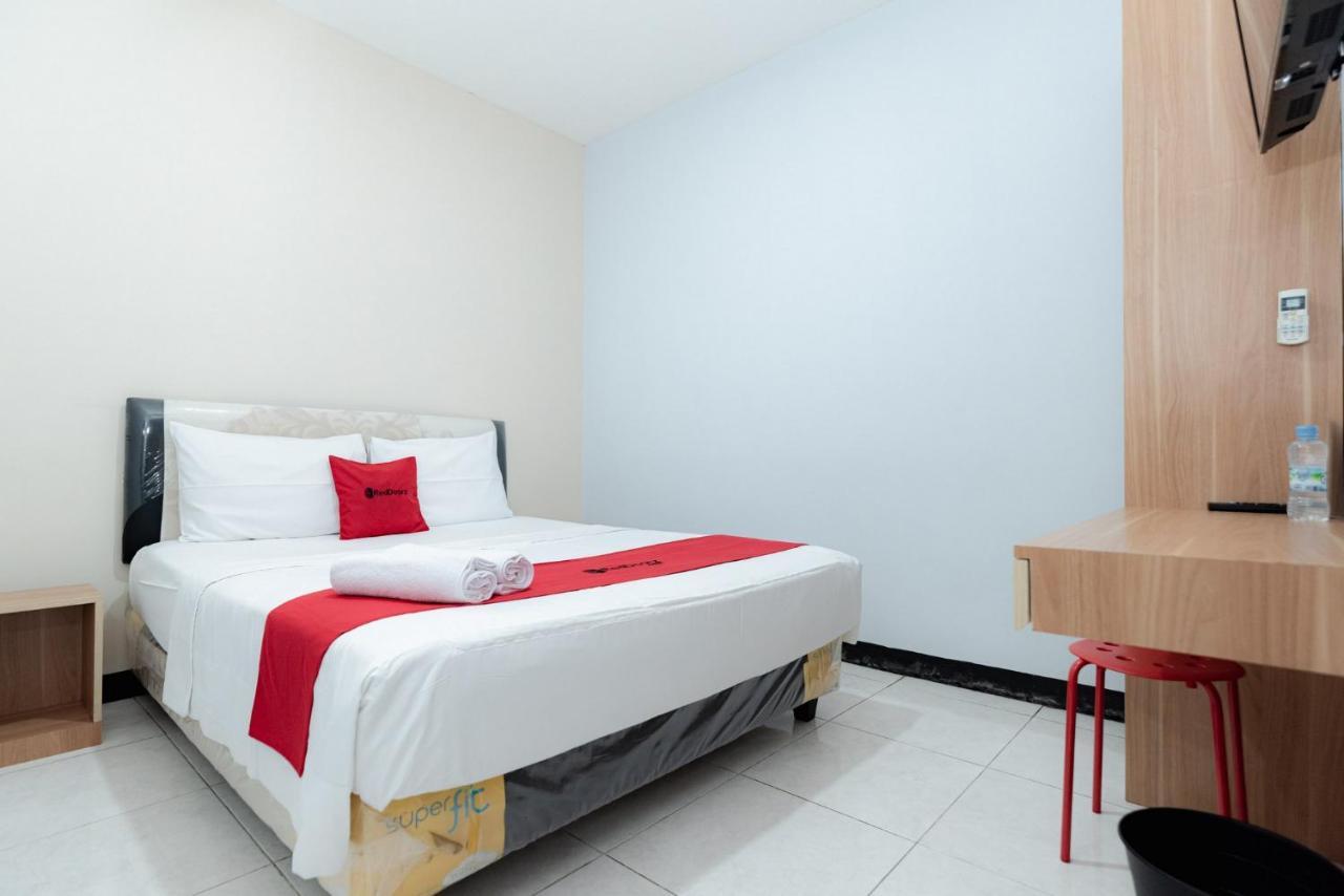 Reddoorz Near Puri Indah Lippo Mall 2 Hotel 2*