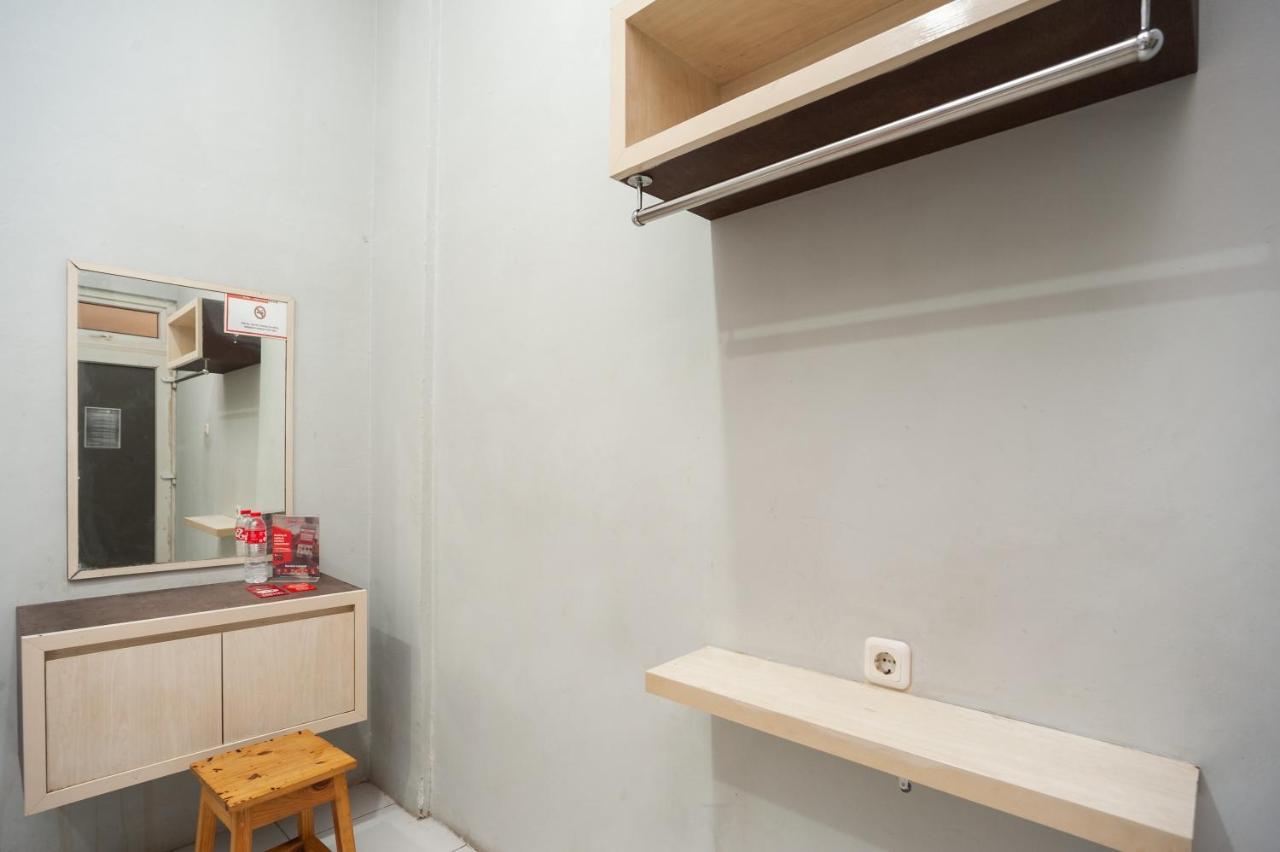 Gasthof Reddoorz Near Binus Anggrek 2
