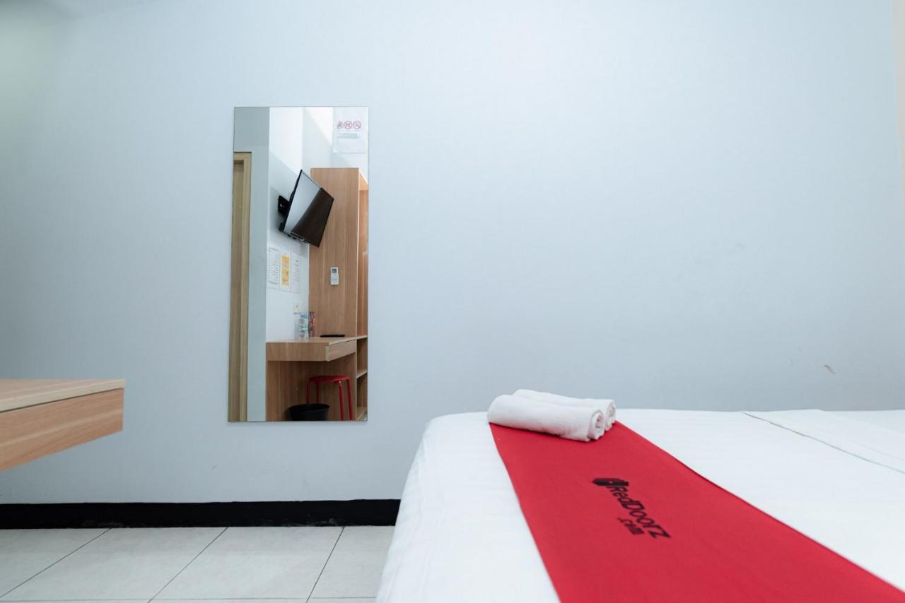 Reddoorz Near Puri Indah Lippo Mall 2 Jakarta