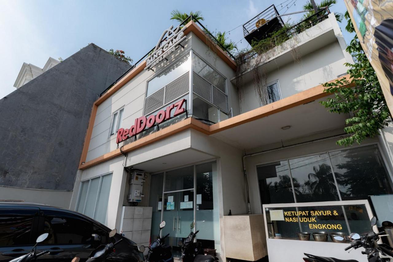 Hotel Reddoorz Near Puri Indah Lippo Mall 2