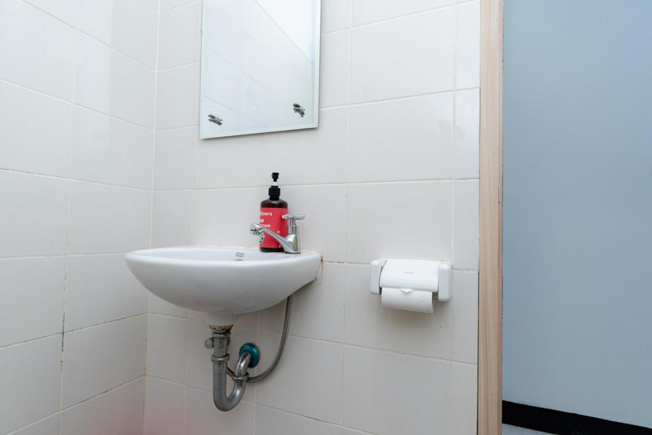 Reddoorz Near Puri Indah Lippo Mall 2 Hotel