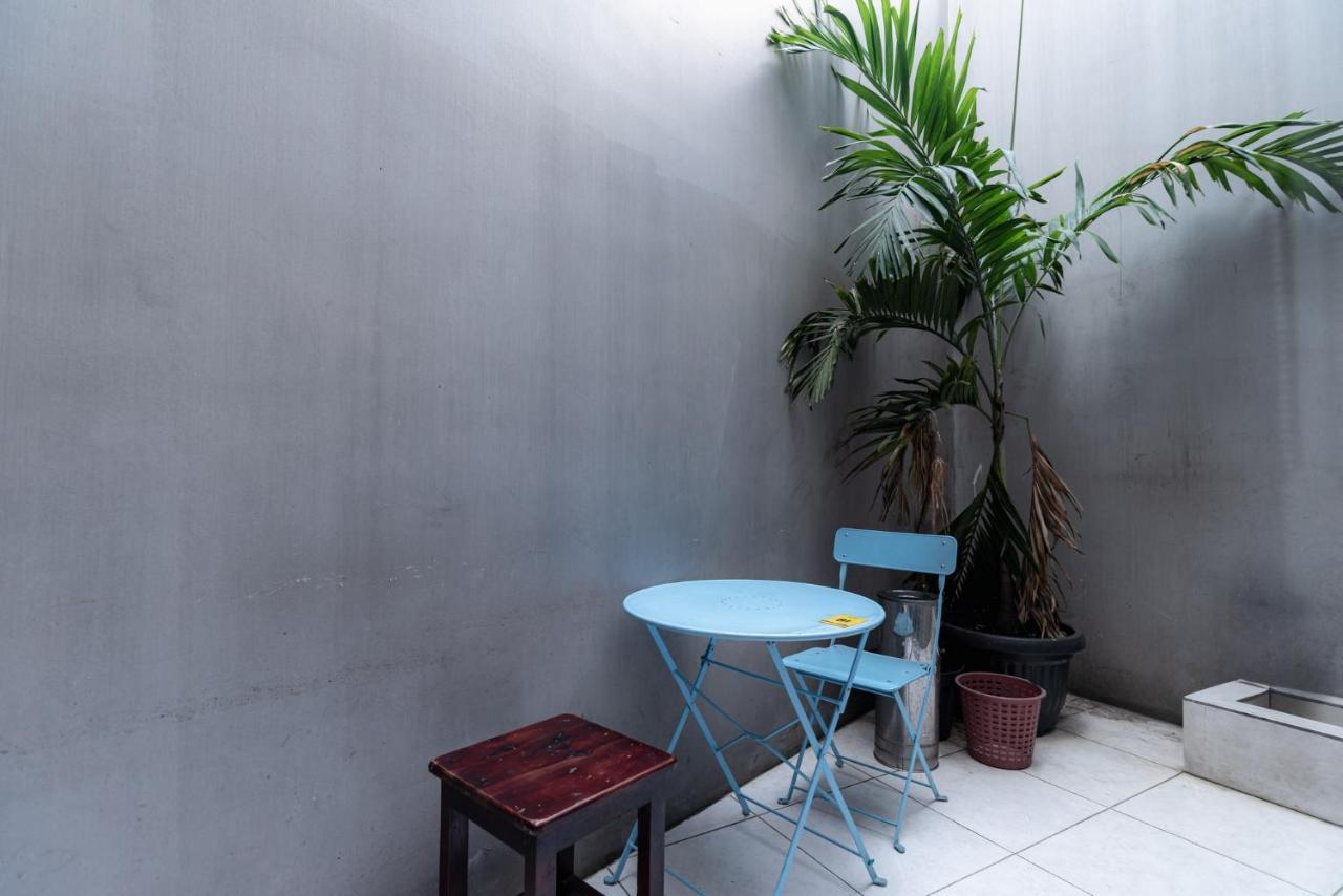 Reddoorz Near Puri Indah Lippo Mall 2 2* Jakarta