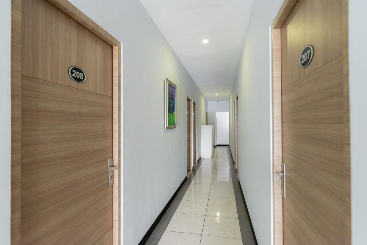 Reddoorz Near Puri Indah Lippo Mall 2 Jakarta