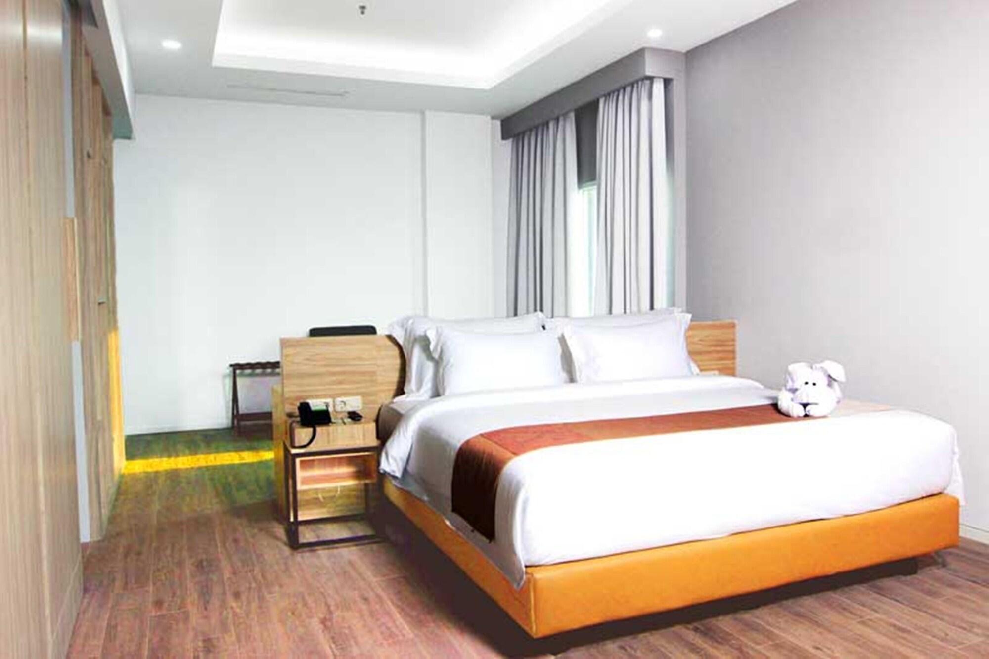 Hotel Sparks Life Jakarta, Artotel Curated Jakarta