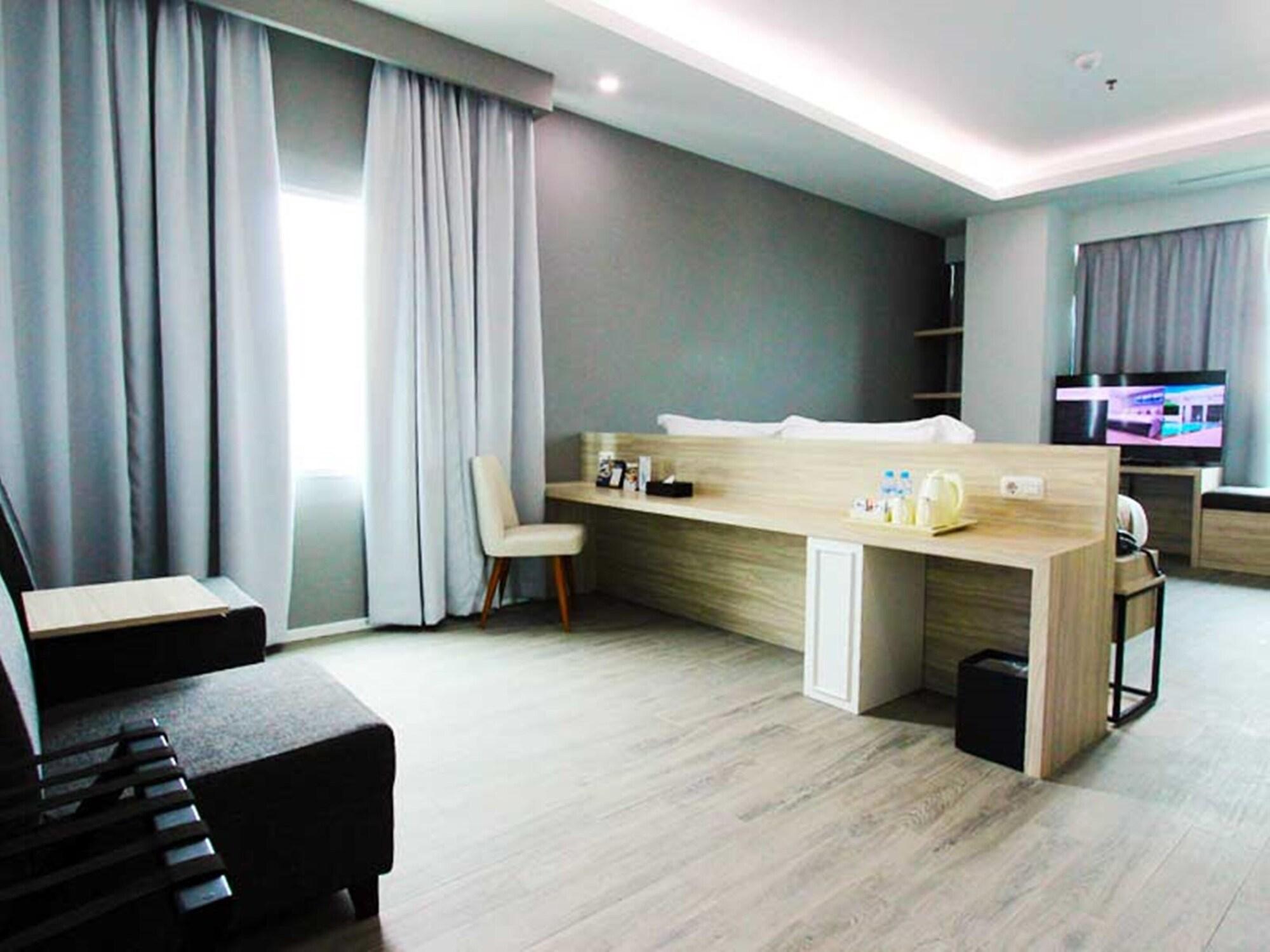 Hotel Sparks Life Jakarta, Artotel Curated 4*