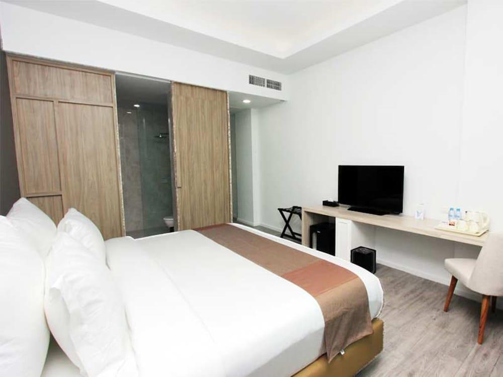 Sparks Life Jakarta, Artotel Curated 4* Jakarta