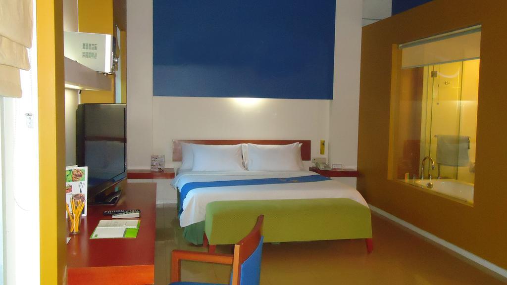 Hotel Sparks Life Jakarta, Artotel Curated 4*
