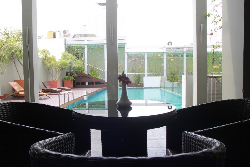 Hotel Sparks Life Jakarta, Artotel Curated