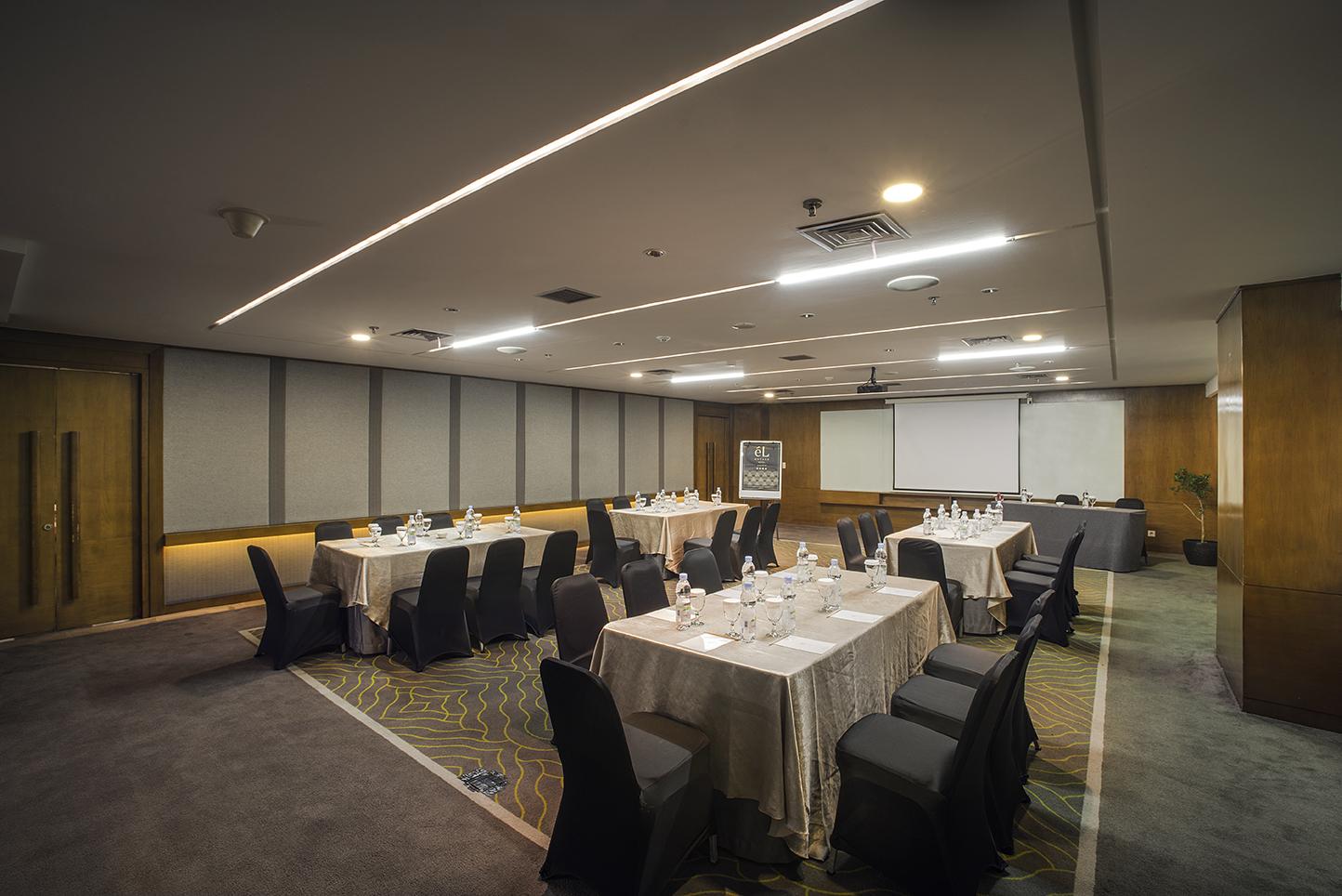 Hotel El 4*