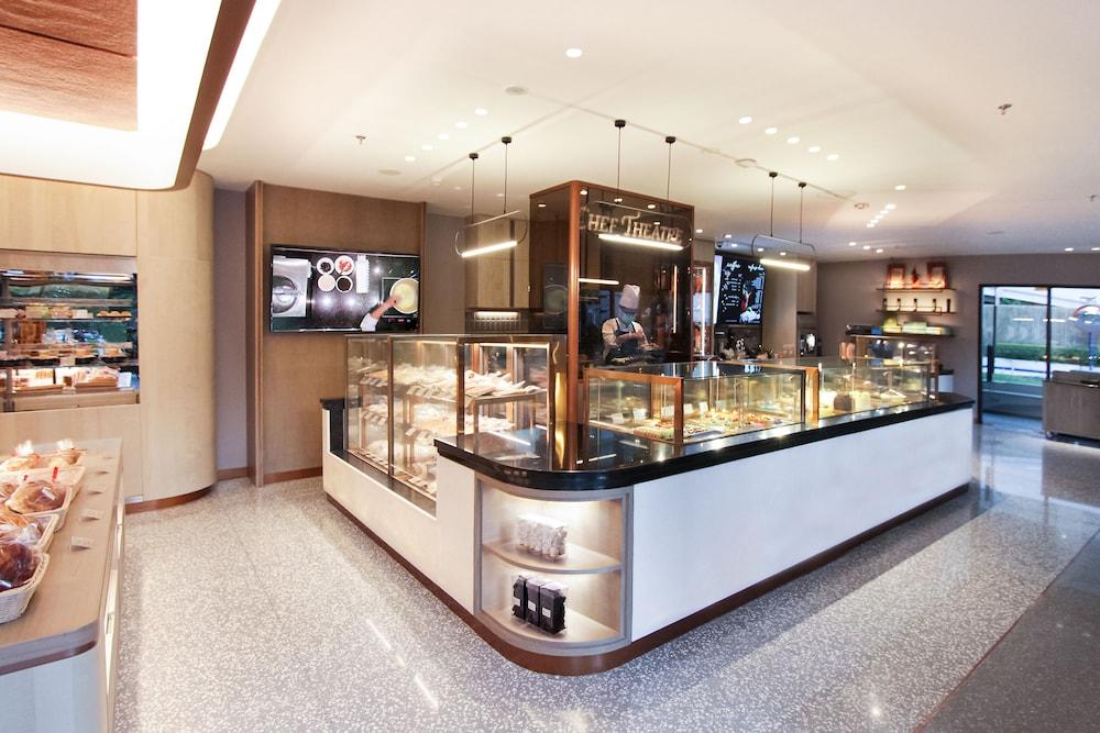 Hotel Sari Pacific Jakarta, Autograph Collection