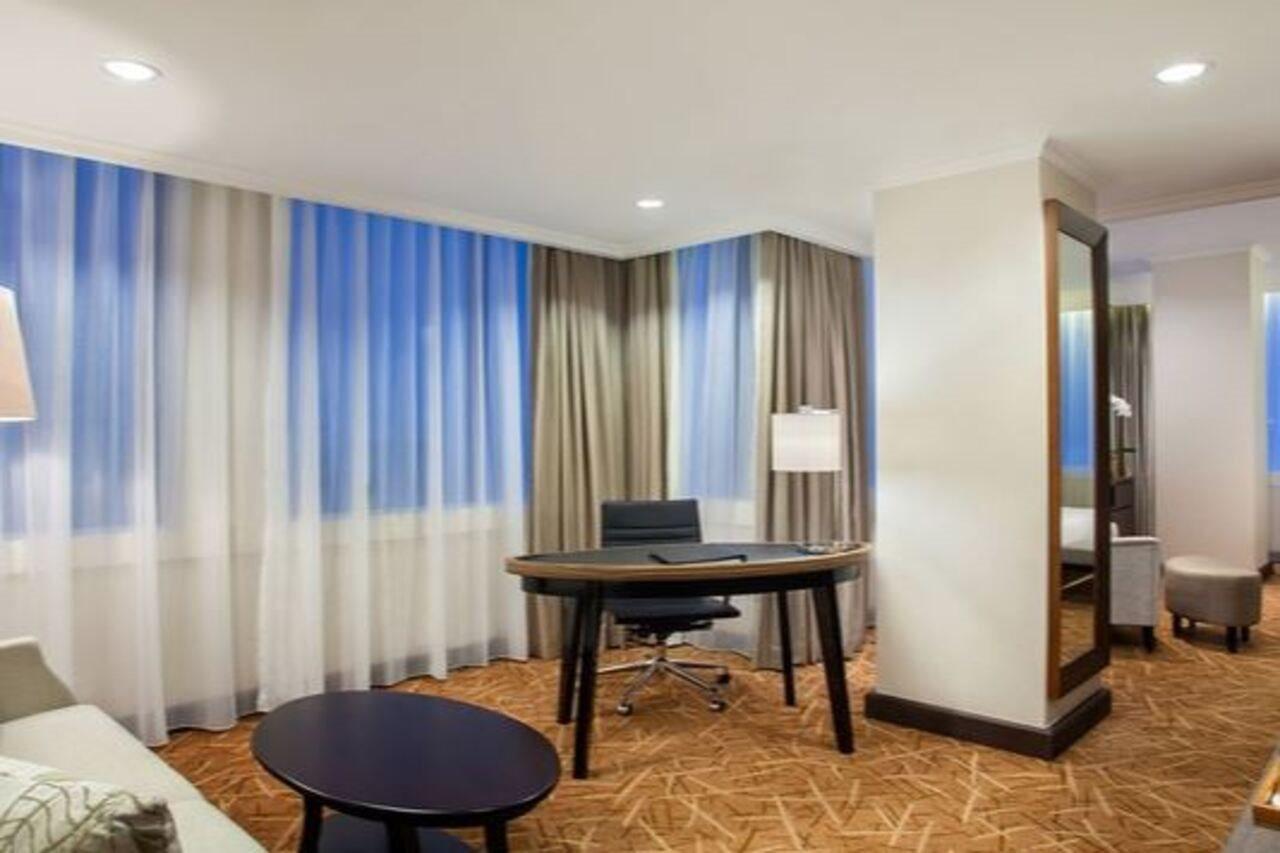 Menara Peninsula 4* Jakarta