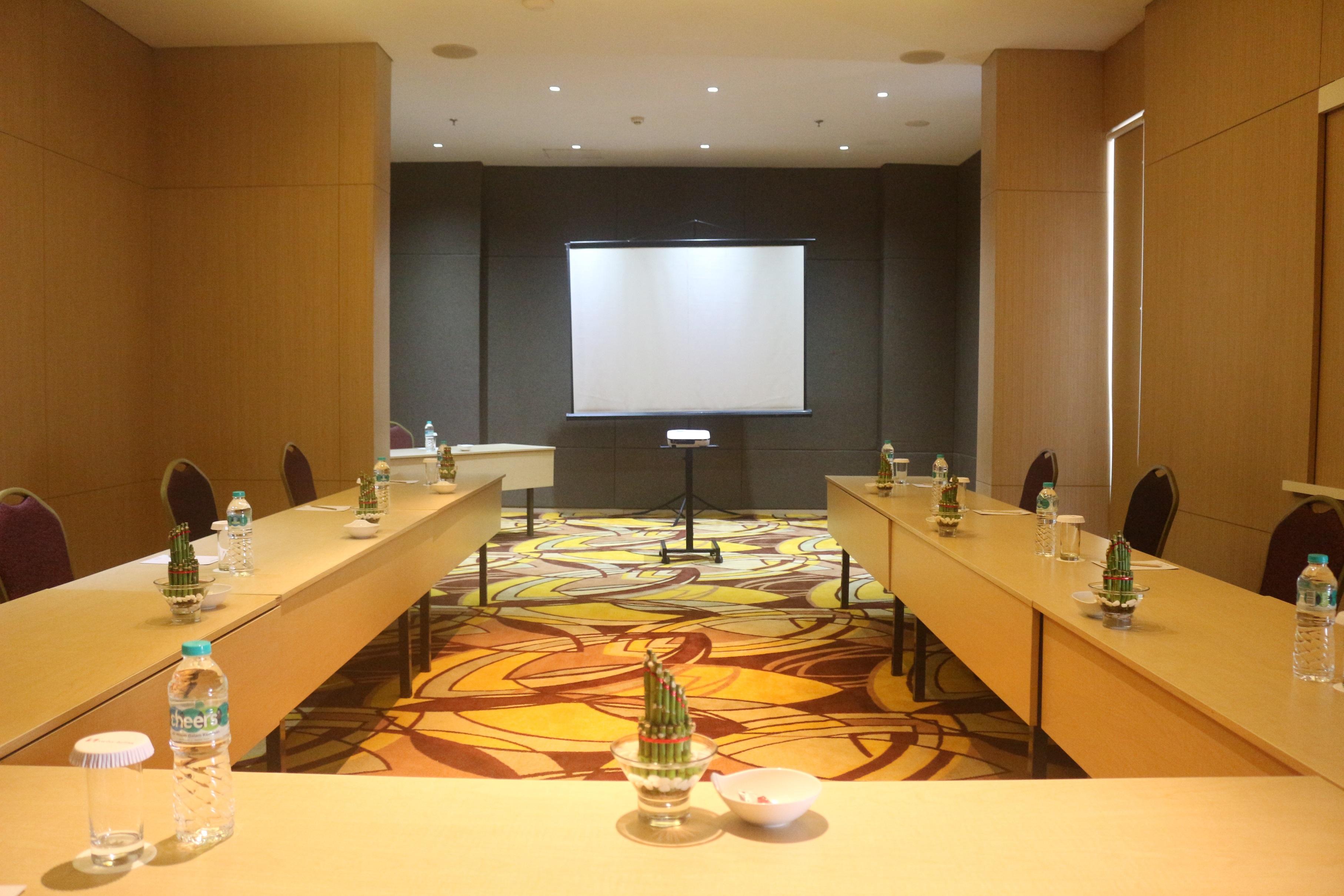 Citadines Connect Airport Jakarta 3*