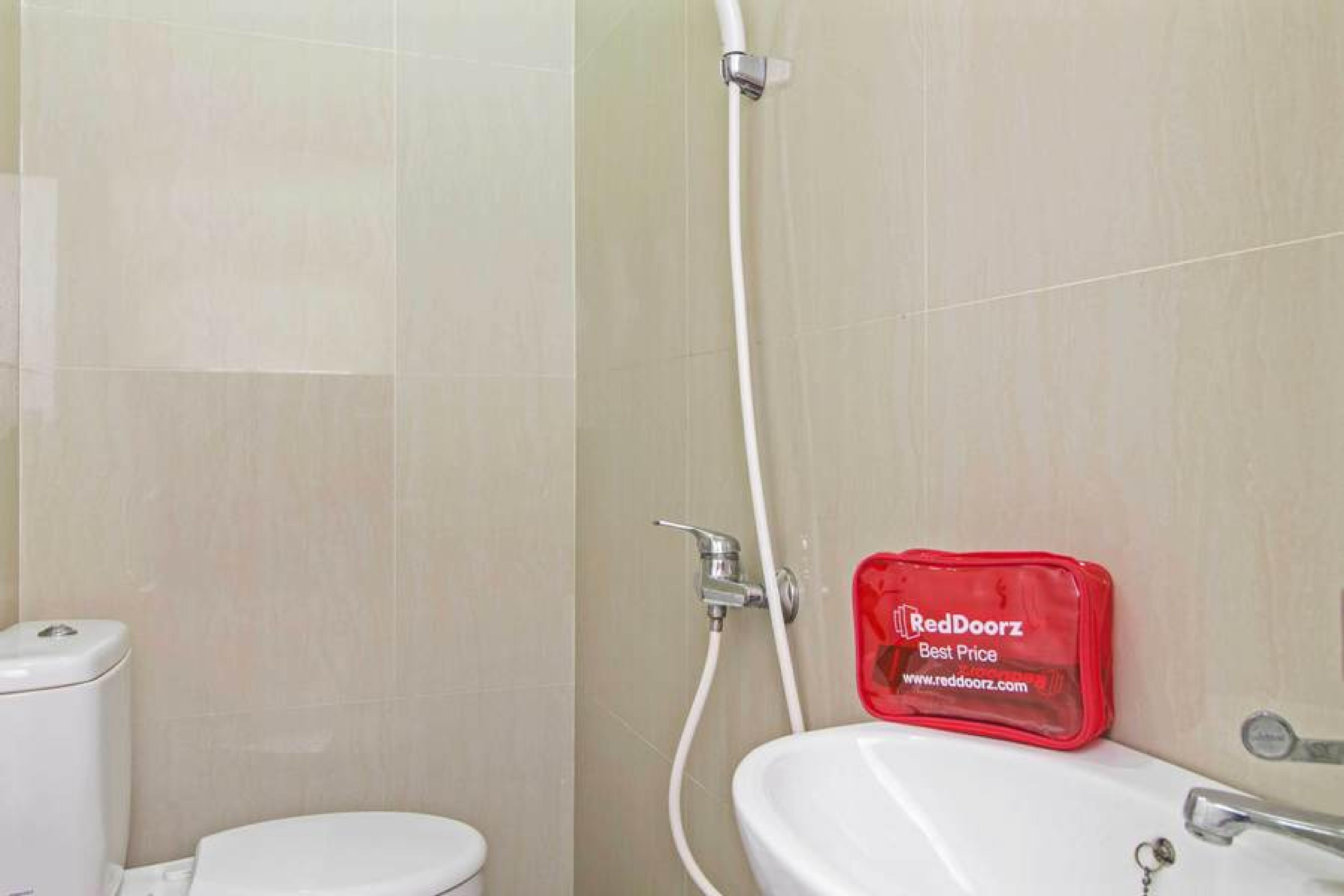Reddoorz @ Mangga Besar 2 Gasthuis 2*