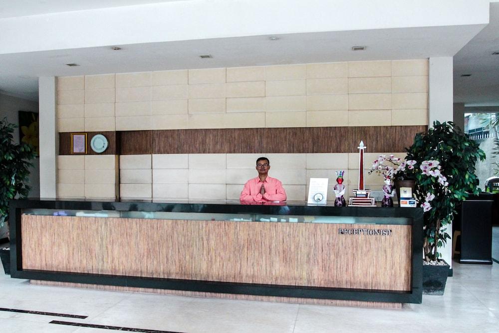 N2 Hotel