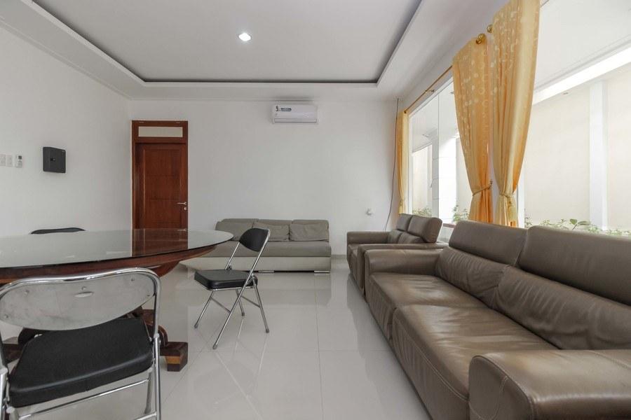 Guest house Reddoorz Premium Near Stasiun Lenteng Agung