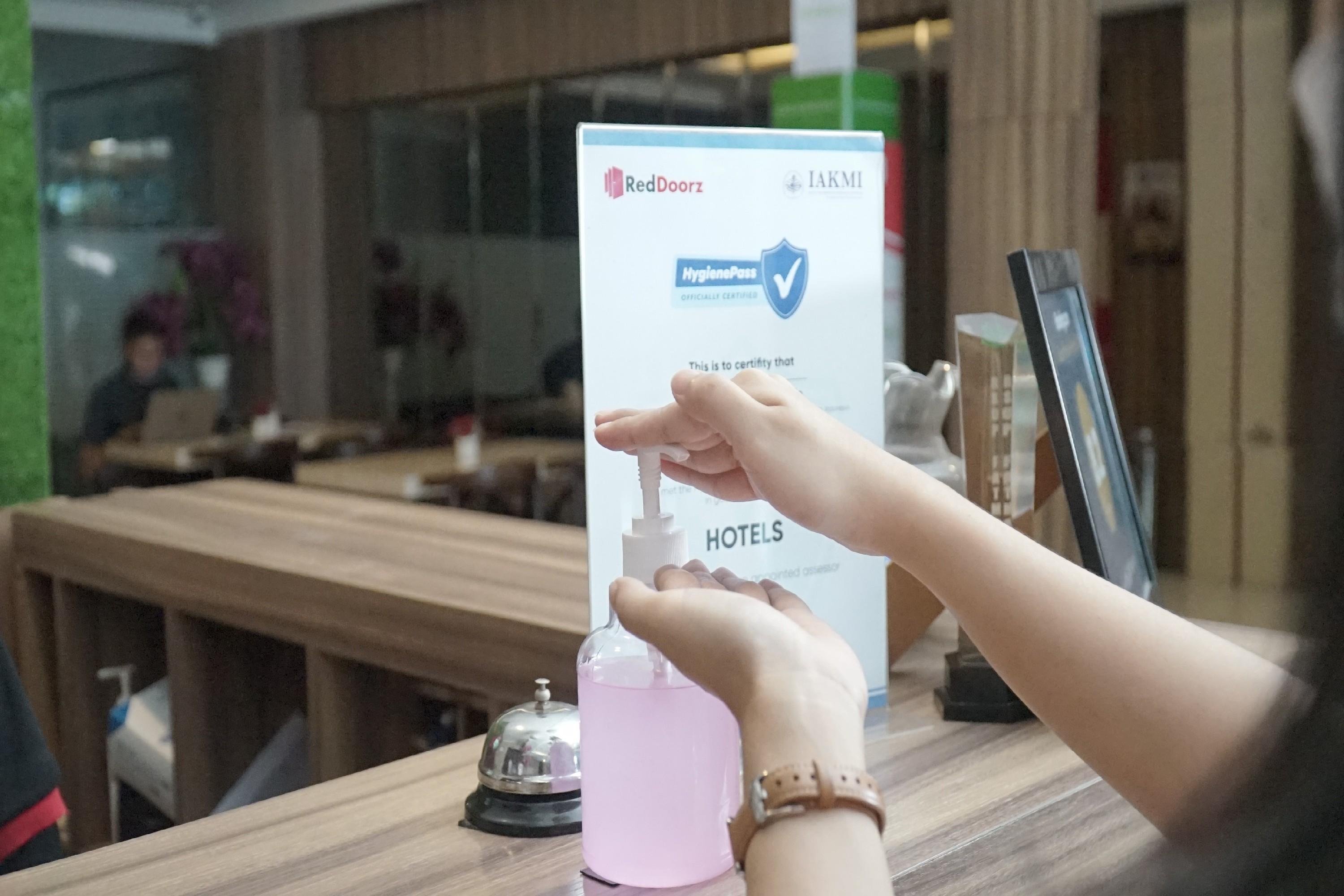 Nhà khách Reddoorz Premium Near Rs Indah