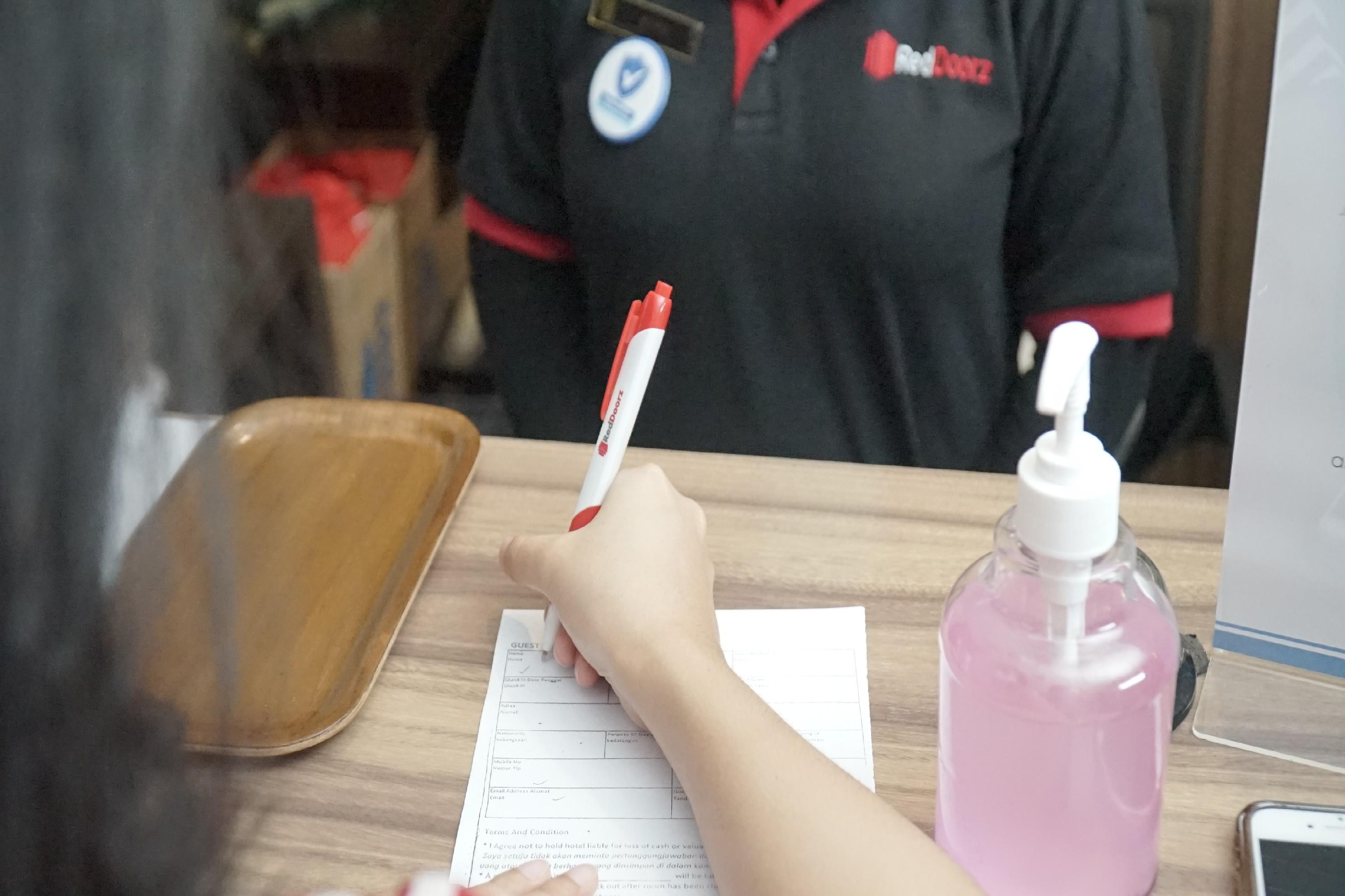 Nhà khách Reddoorz Premium Near Rs Indah Jakarta