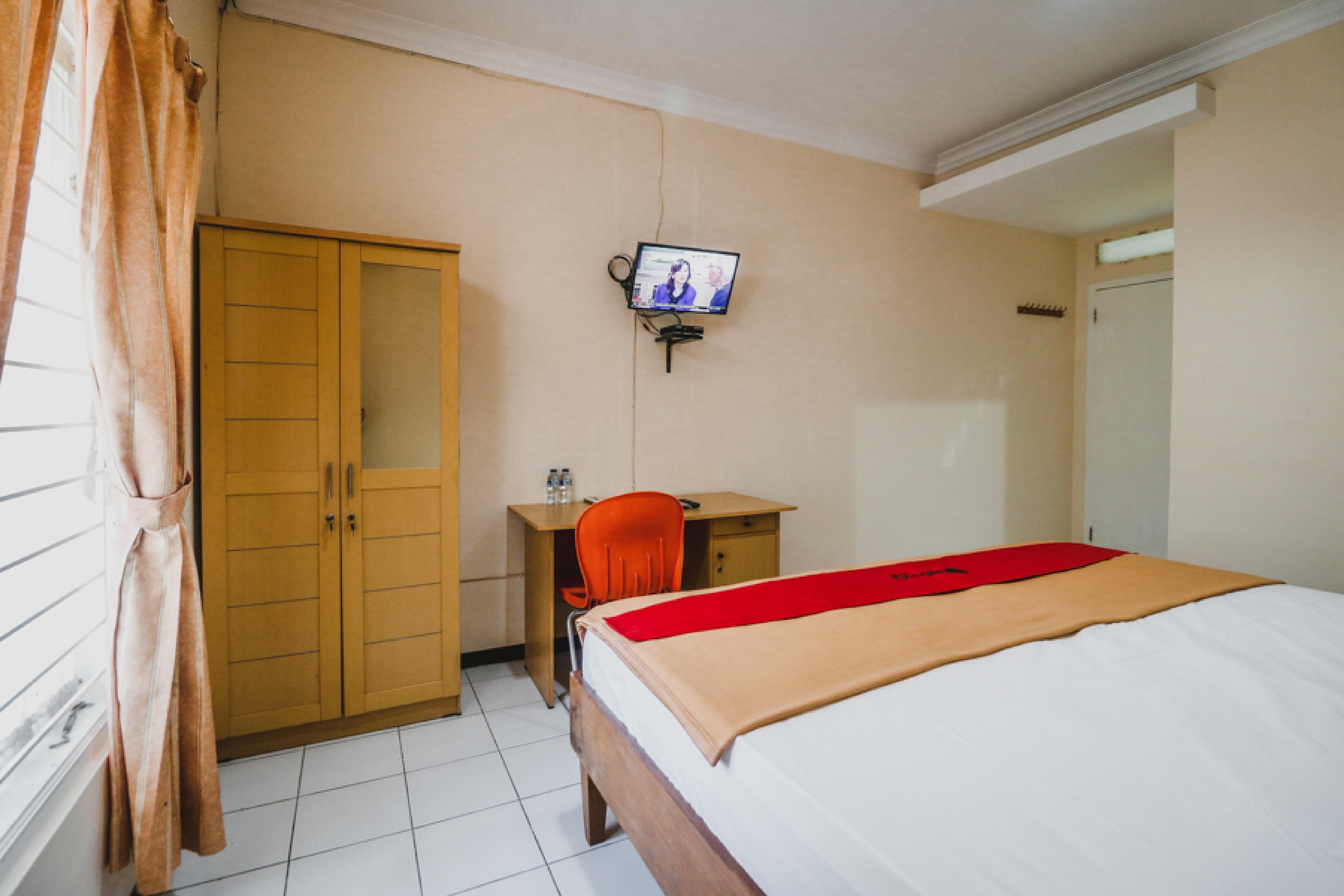 Reddoorz At Jalan Gatot Subroto Guest house