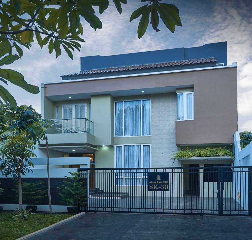 Elliottii Alam Asri Hotel 4*
