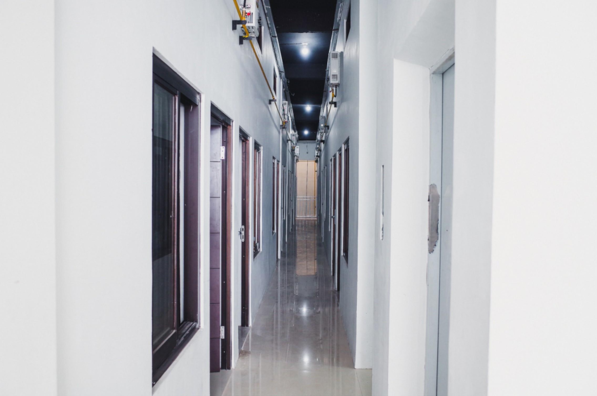 Reddoorz Near Hayam Wuruk Plaza